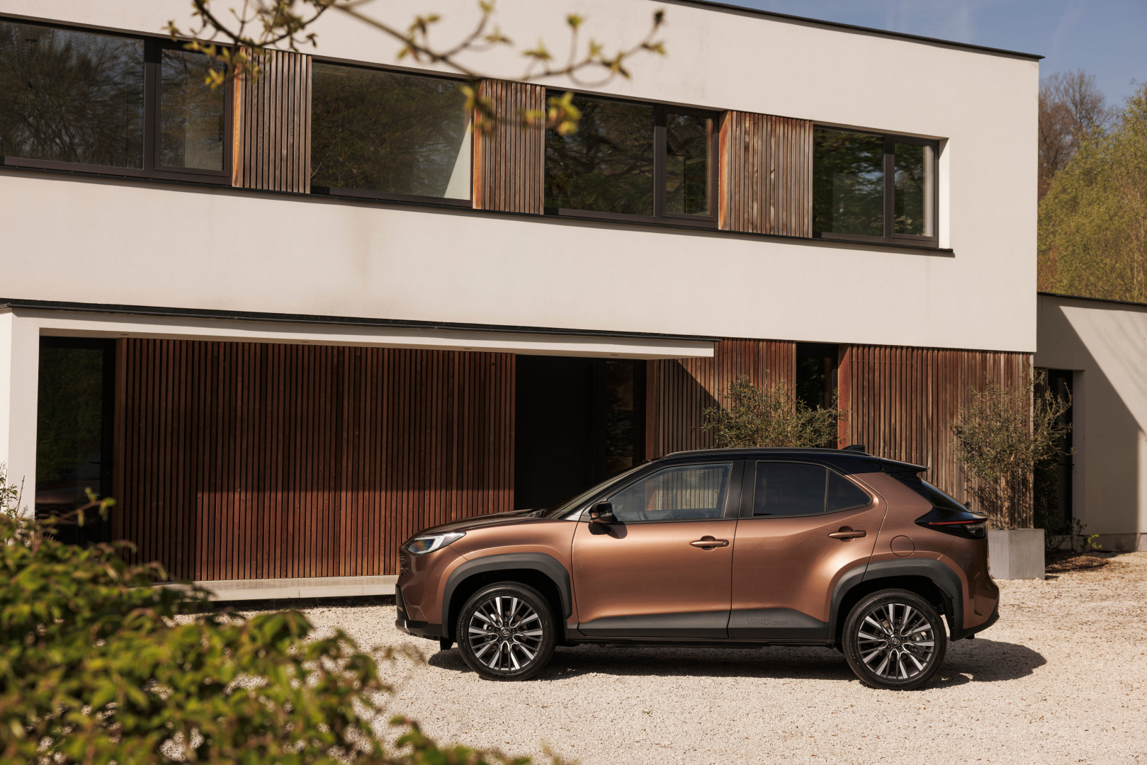 SMALL_yariscross_highgrade_preciousbronze_static-05